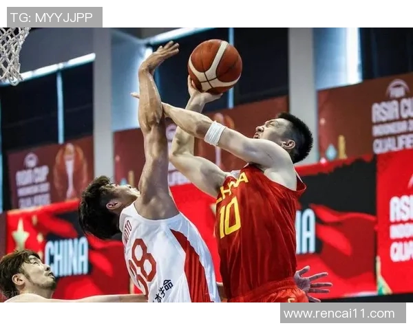 中国男篮队迎战强敌全力以赴争夺胜利展现团队精神与拼搏精神